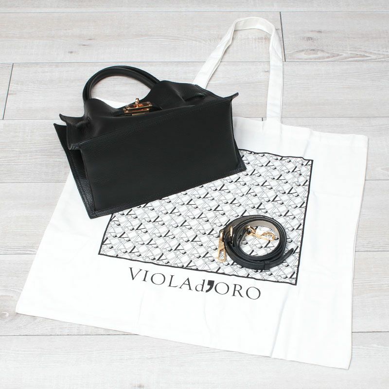 ベルトトートブラック底面と付属品画像